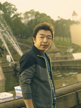 疯狂的外星人剧情介绍_纵横剧情网