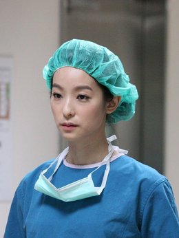 白袍下的高跟鞋剧情介绍_纵横剧情网