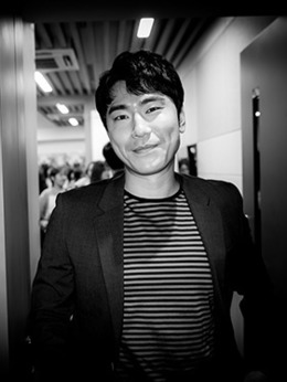 W两个世界剧情介绍_纵横剧情网